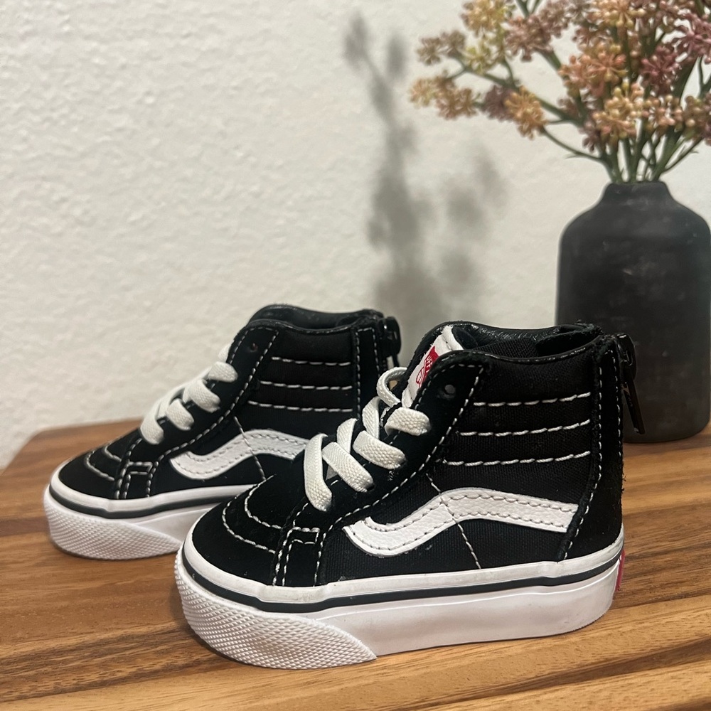 Vans toddler sk8-hi zip shoe 🖤